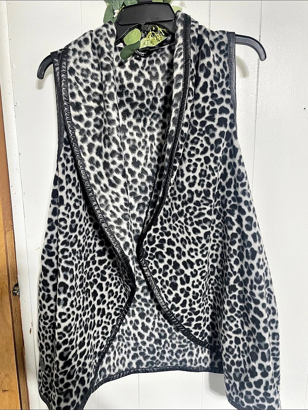 Simply Southern Leopard Print Vest Size Small Like New